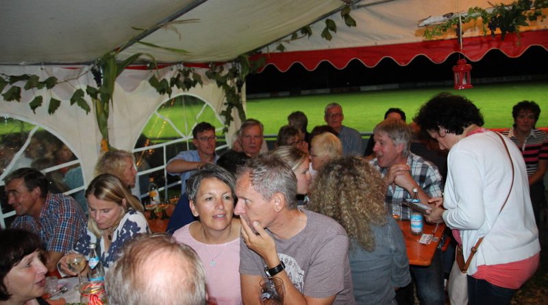 Weinfest Neukirchen (10) Partyband Hubert-live NiederBayern